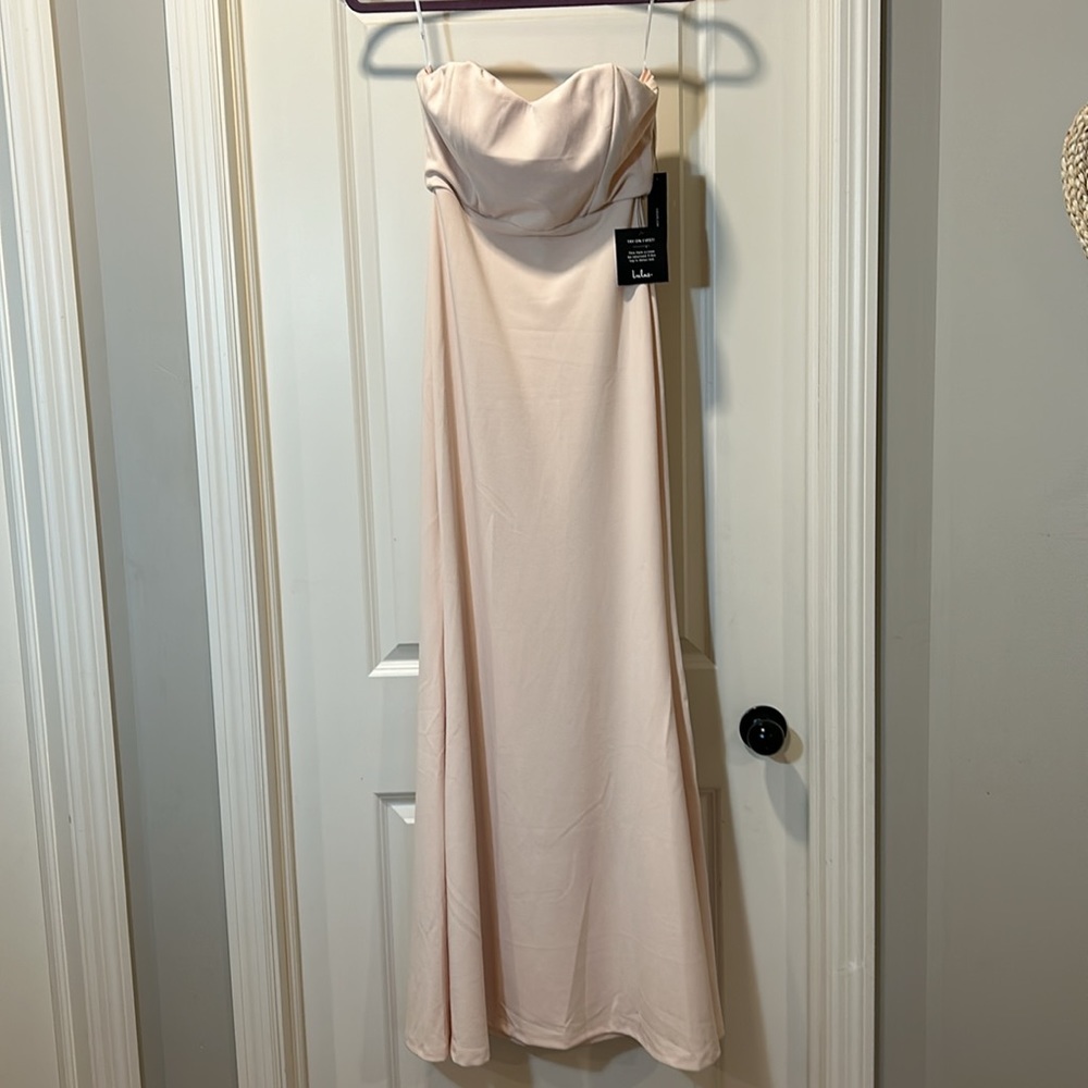 Lulus blush pink strapless dress.